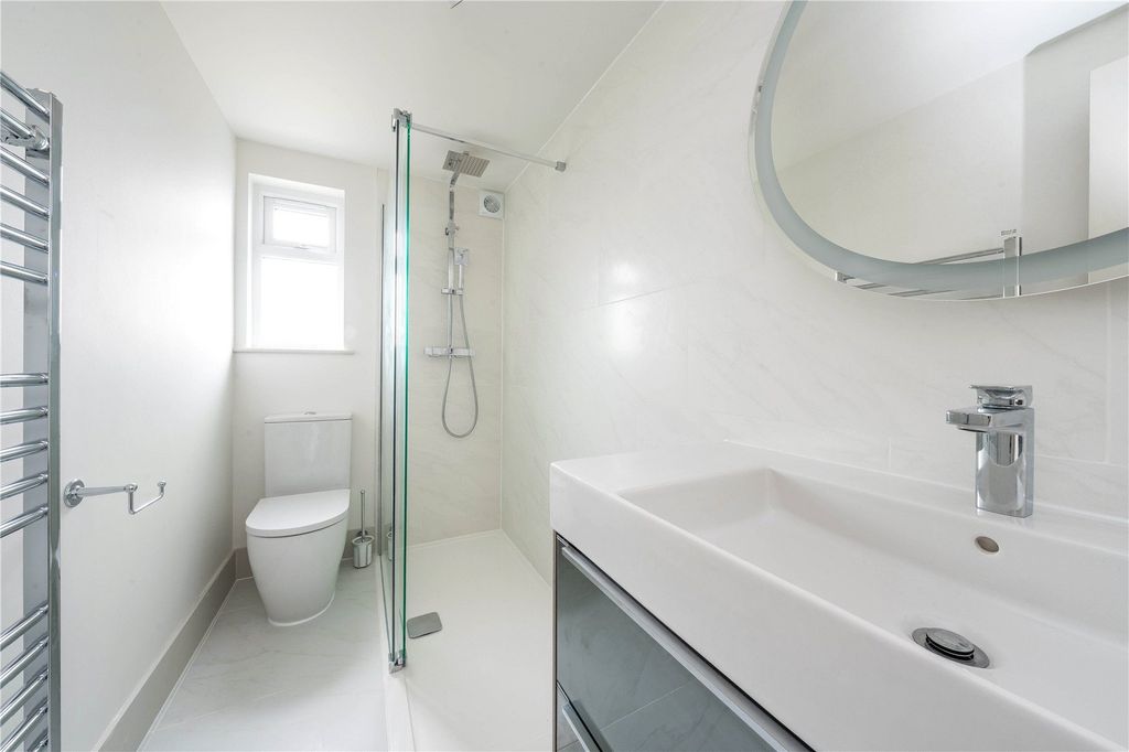 Property photo 3 of 24 Bathroom