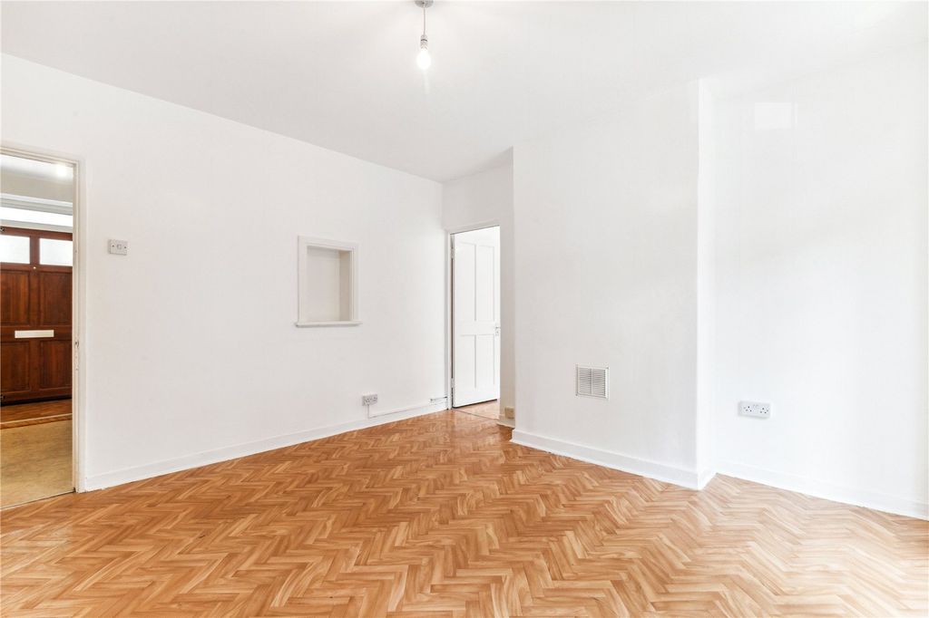 Property photo 3 of 8