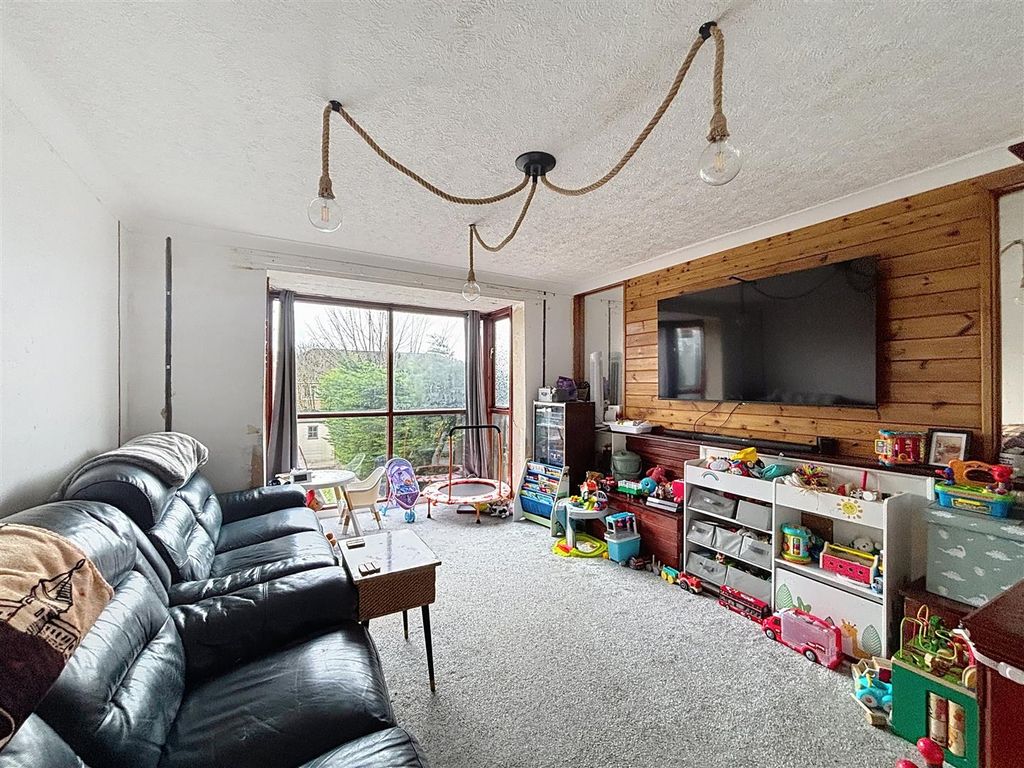 Property photo 2 of 25 Lounge