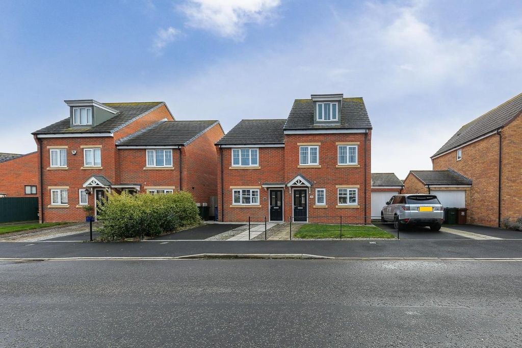 Property photo 1 of 13 External