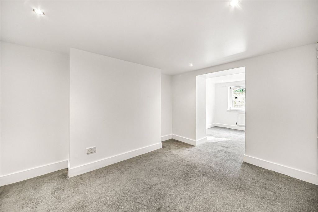 Property photo 3 of 5 Picture No. 05