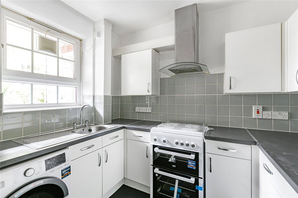 Property photo 2 of 9 Kitchen