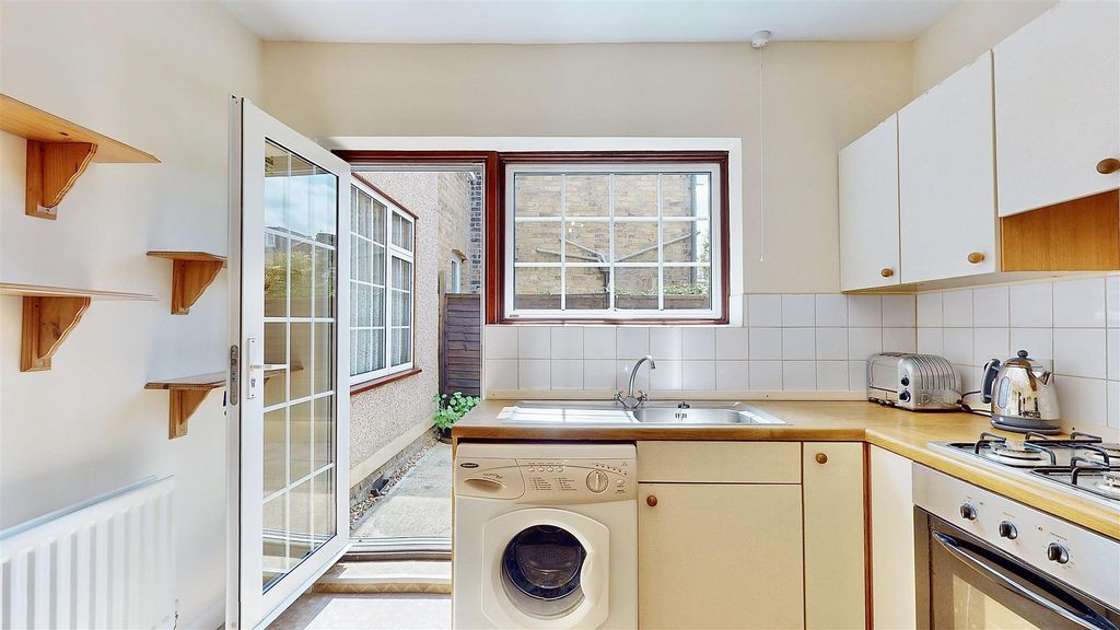 Property photo 3 of 11 P8.Jpg