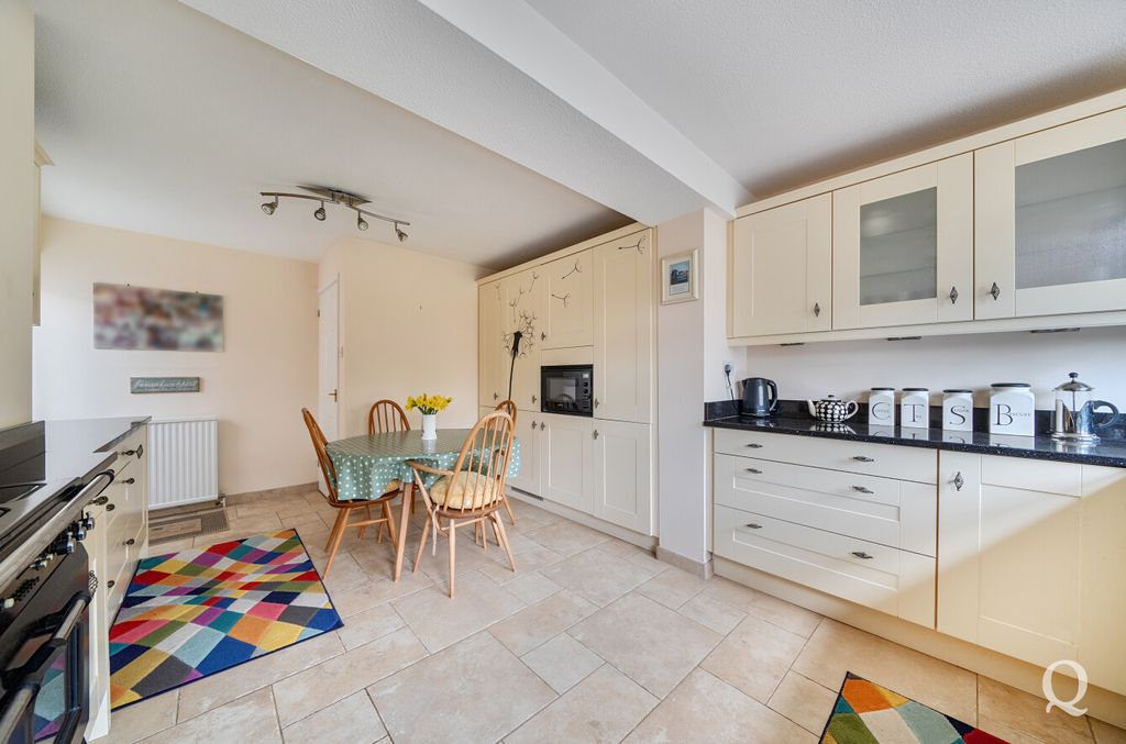 Property photo 2 of 28 058755d1-6c18-490...
