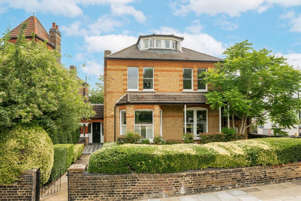 Property photo 1 of 8