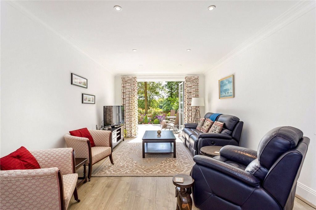 Property photo 2 of 14 Sitting Room