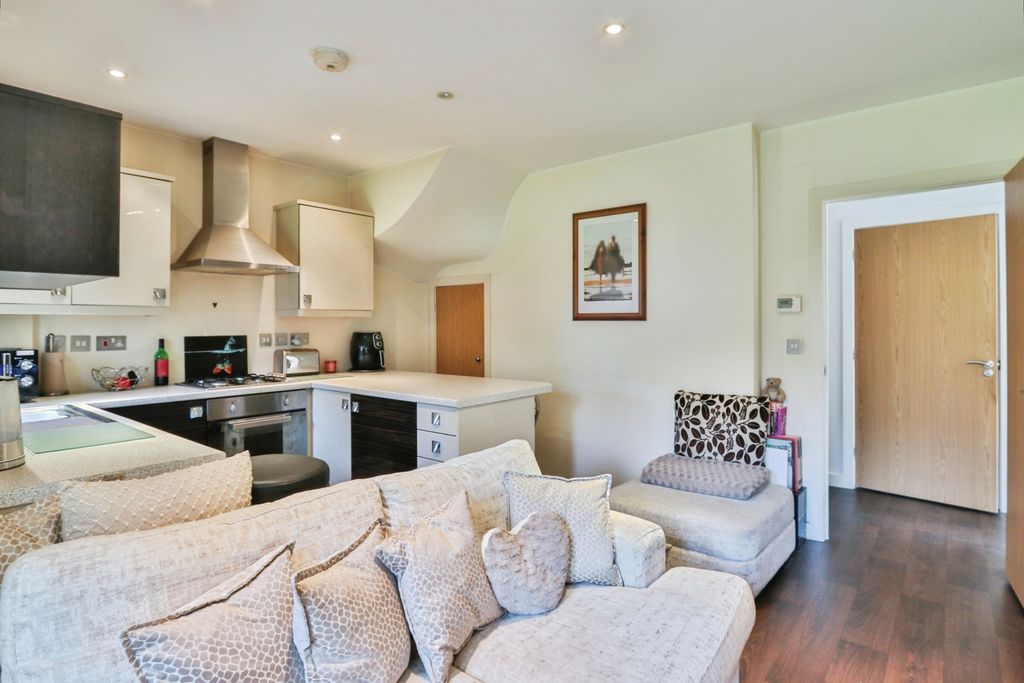 Property photo 3 of 14 Photo