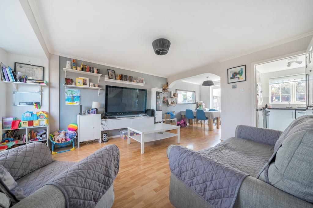 Property photo 3 of 18 Living Room