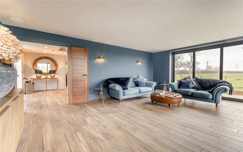 Property photo 3 of 24 Sitting Room