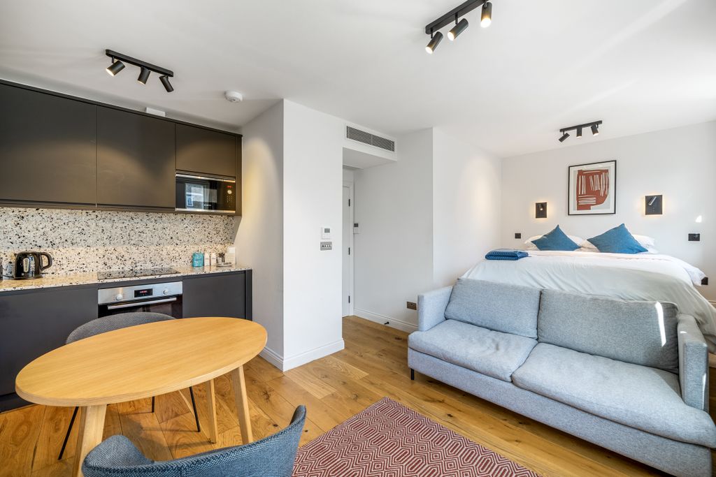 Property photo 1 of 6 8, 25 Coleherne Road, Sw10, Martin &amp; Co, HQ (3)