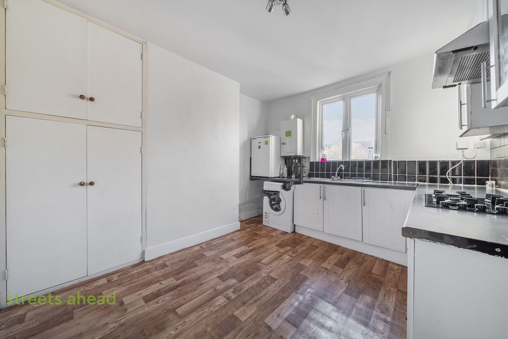 Property photo 2 of 13 968752d1-Fee6-473...