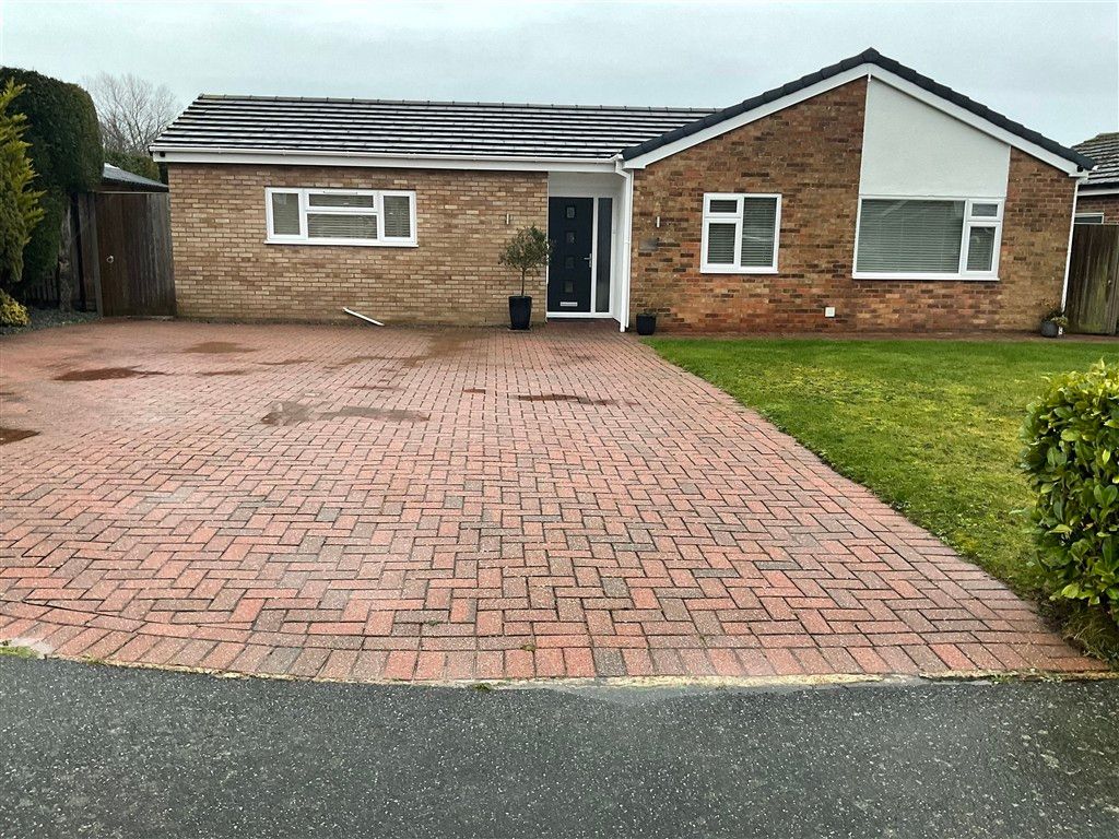 Property photo 1 of 6 Front