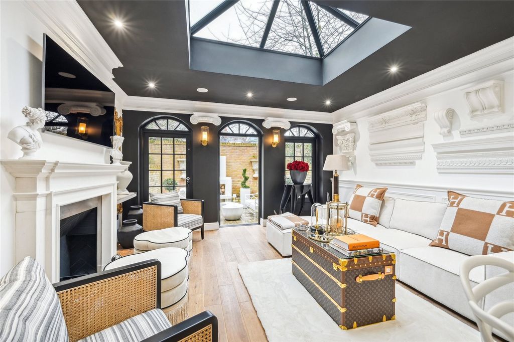 Property photo 1 of 18 Reception Room