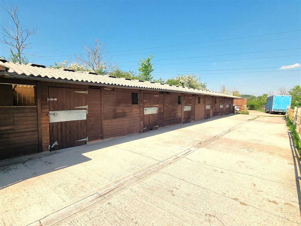 Property photo 1 of 14 Stables At Rowde - Stables2.Jpg
