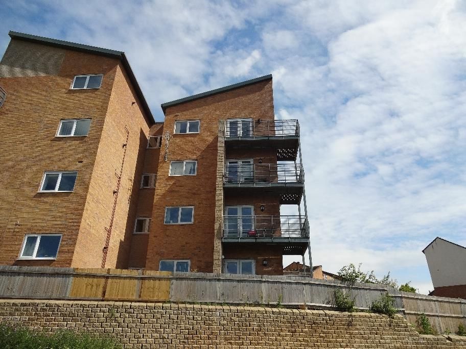 Property photo 1 of 12 Kenninghall View 76