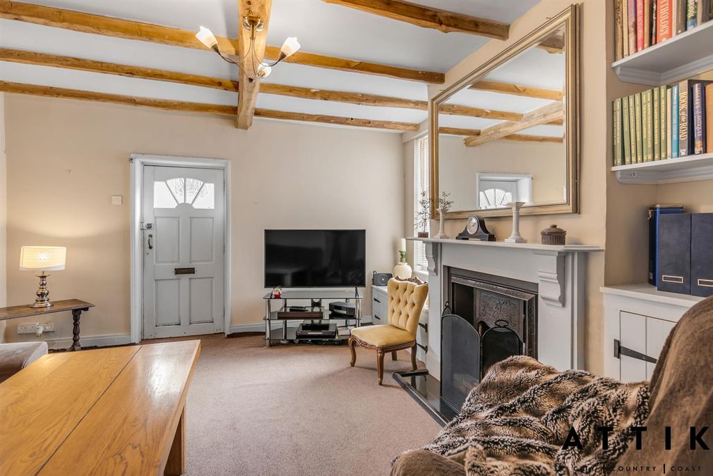 Property photo 3 of 16 92 London Road, Halesworth, Ip19 8Ls (8).Jpg