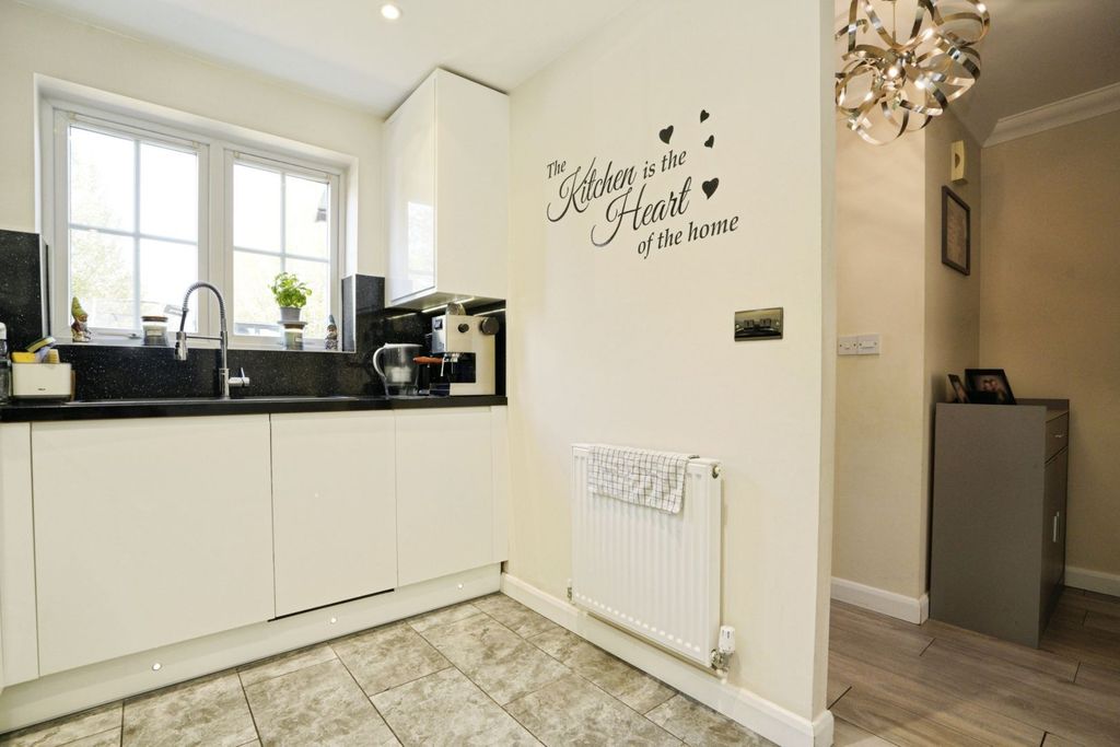 Property photo 3 of 23