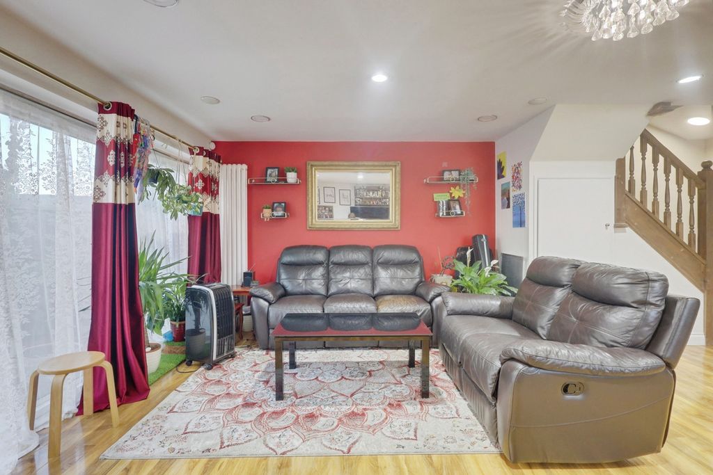 Property photo 3 of 23