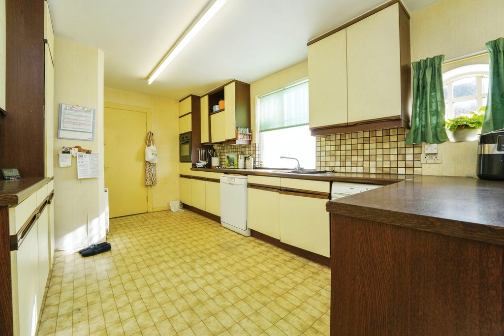 Additional image 13 of 6 bed detached house for saleOwletts End, Evesham, Worcestershire WR11