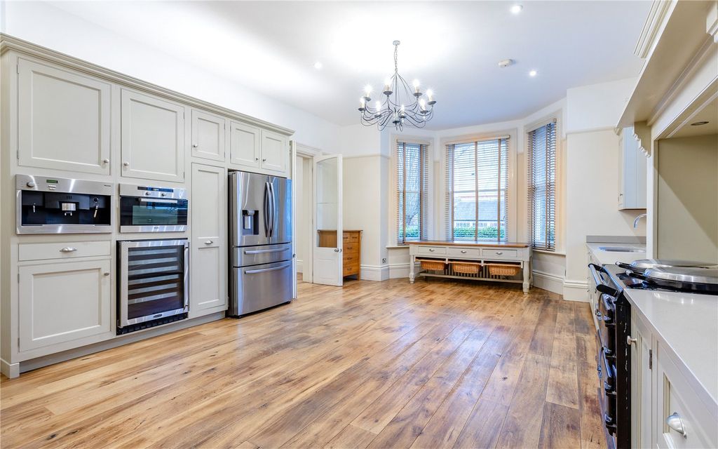 Property photo 3 of 31 Kitchen