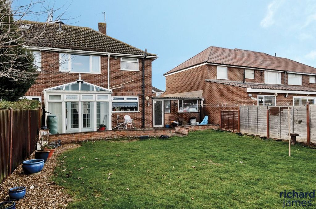 Property photo 3 of 9 Elqxyvesn19046232