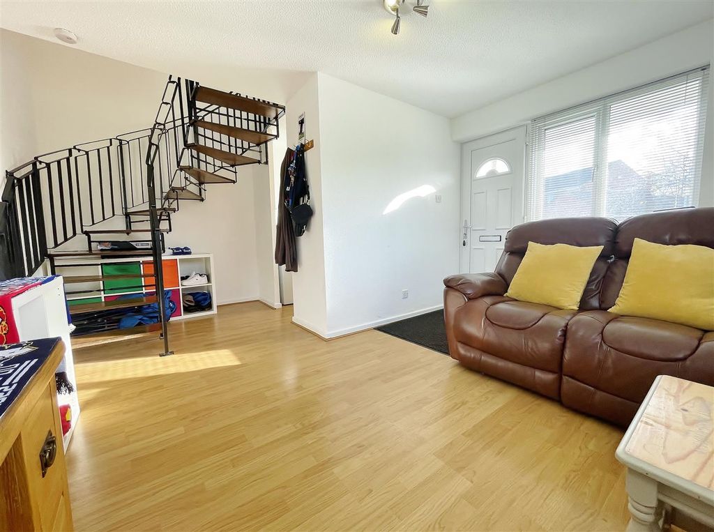 Property photo 2 of 14 Lounge