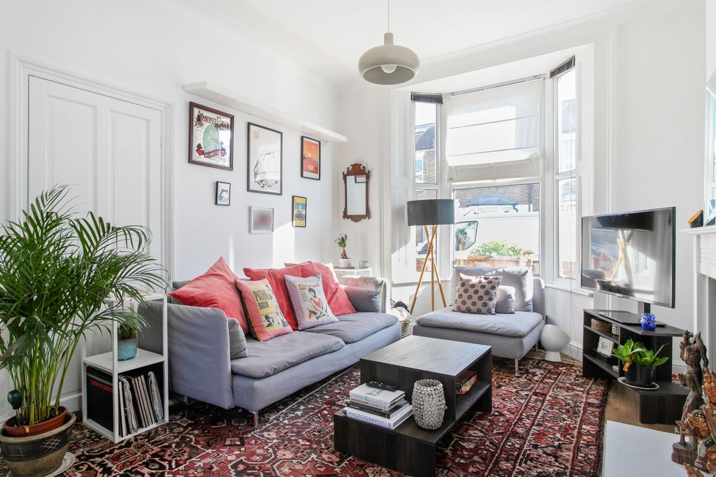 Property photo 1 of 18 1702202516_Wwhrs_4 Denmark Street _N17 0Jl_003