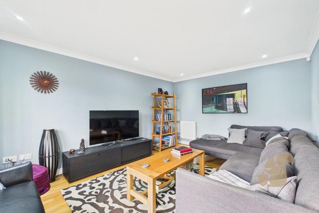 Property photo 3 of 22 Cam01659G0-Pr0640-Still002.Jpg