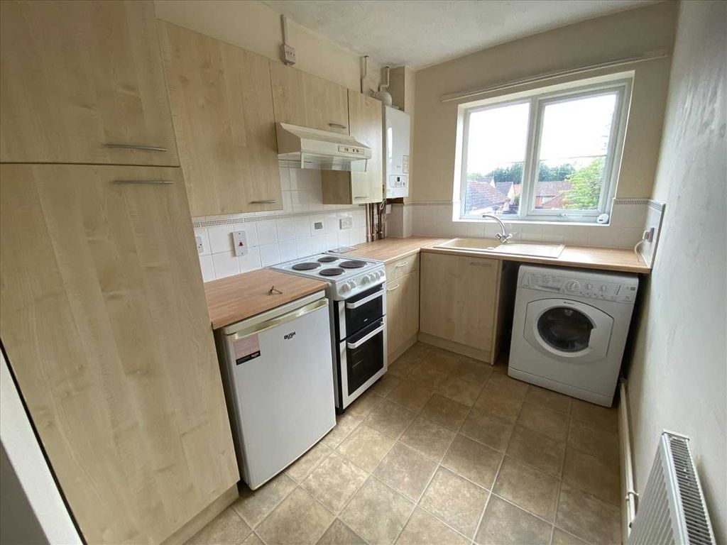 Property photo 3 of 6 Kitchen