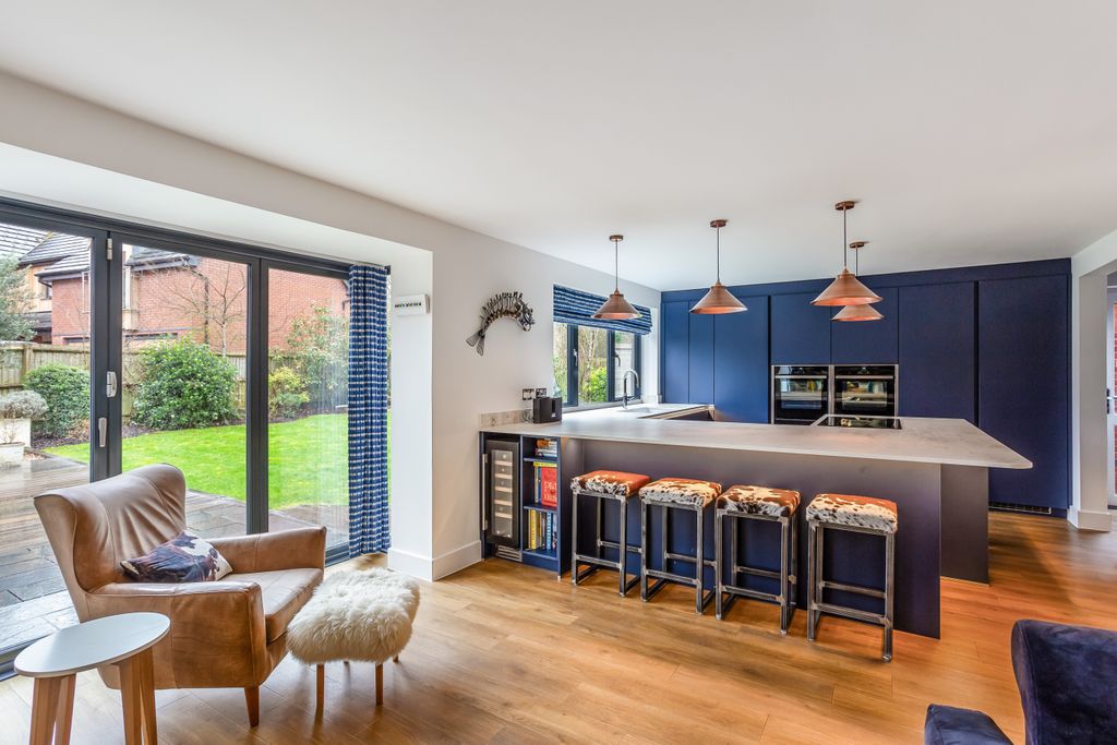 Property photo 3 of 19 Kitchen