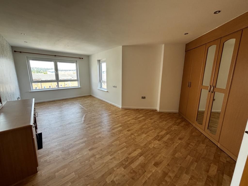 2 bed flat to rentCwrt Pandora, Millenium Quay, Llanelli SA15 photo 5