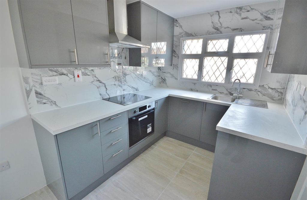 Property photo 3 of 14 Kitchen