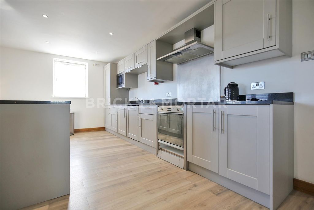 Property photo 3 of 14 Ptrswzvzvlhpbya5.Jpg