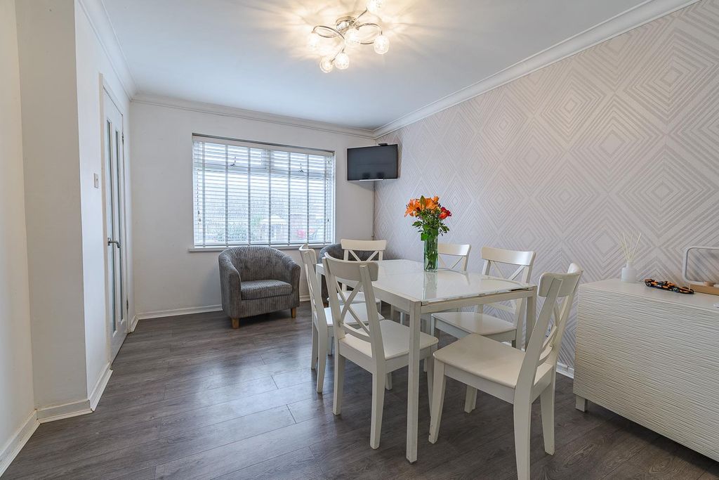 Property photo 3 of 22 Dining Room