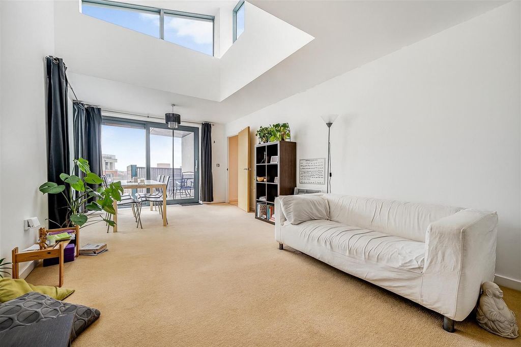 Property photo 1 of 11 Open Plan