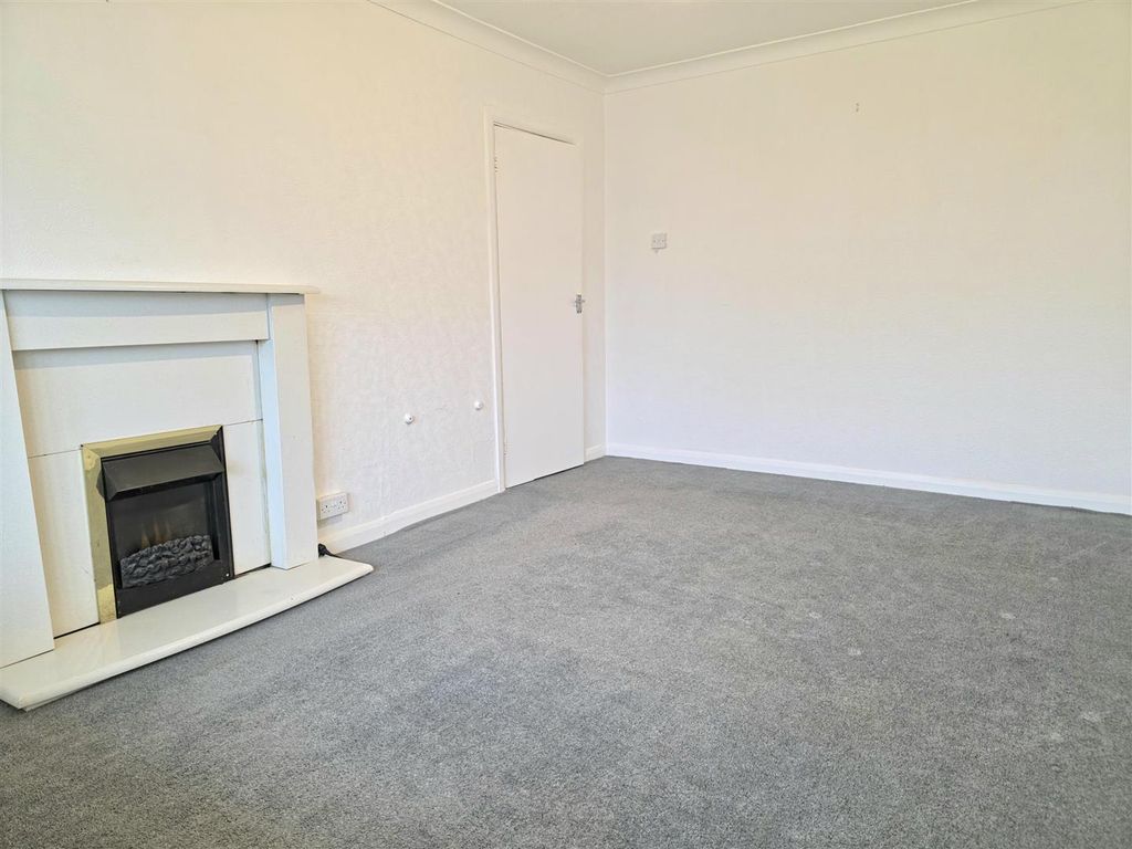 Property photo 3 of 15 Living Room