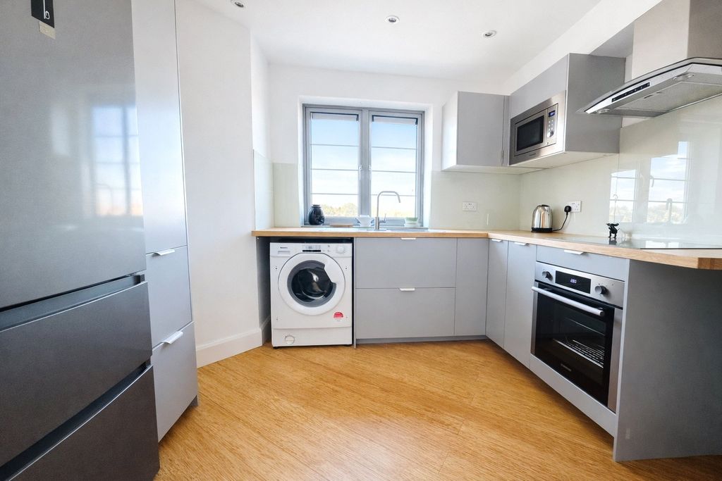 Property photo 3 of 8 Picture 3