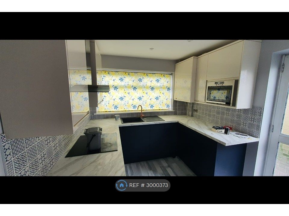 Property photo 3 of 15 Kitchen