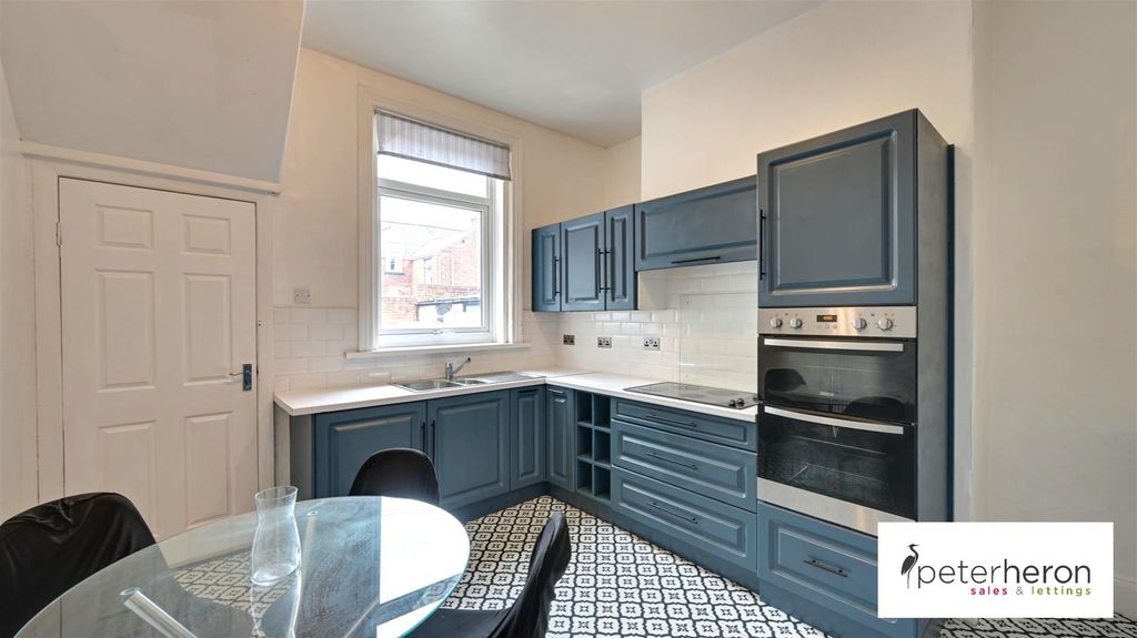 Property photo 3 of 15 Dining Kitchen