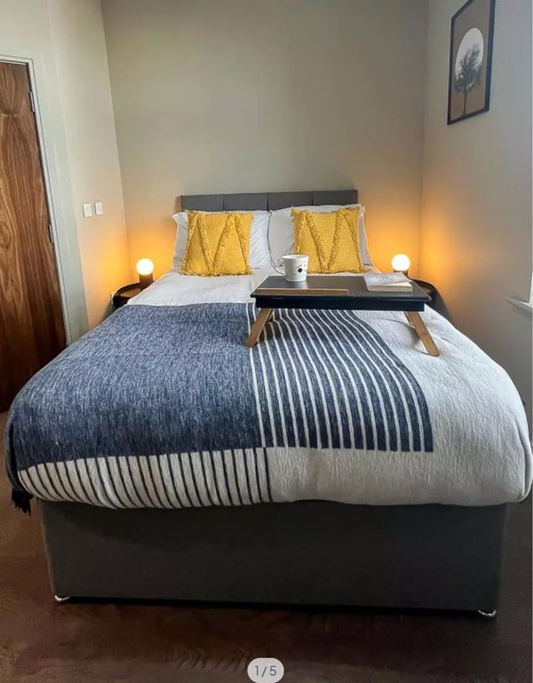 Property photo 1 of 5 A Stylish And Inviting Double Bedroom Featuring Co...