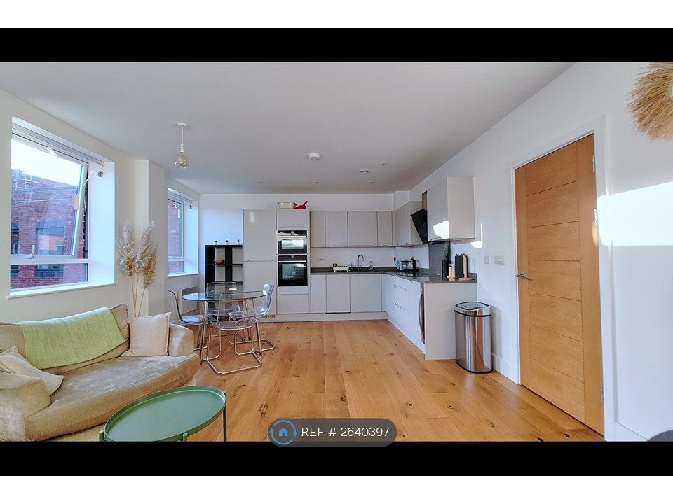 Property photo 1 of 10 Kitchen/Lounge