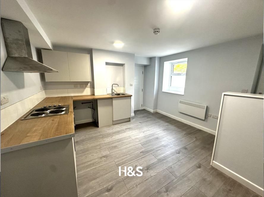 Property photo 2 of 4 Bates Hill Kitchen Lounge 2.Jpg