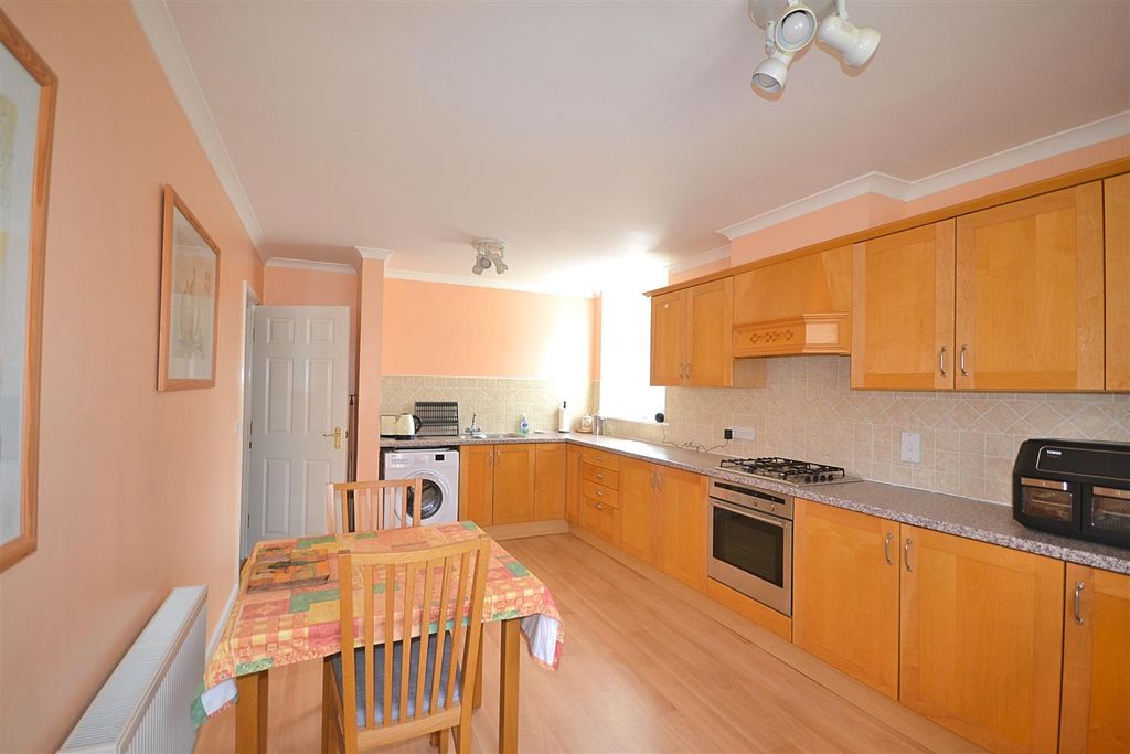 Property photo 3 of 9 3 - 2026-09-01T145314.444.Png
