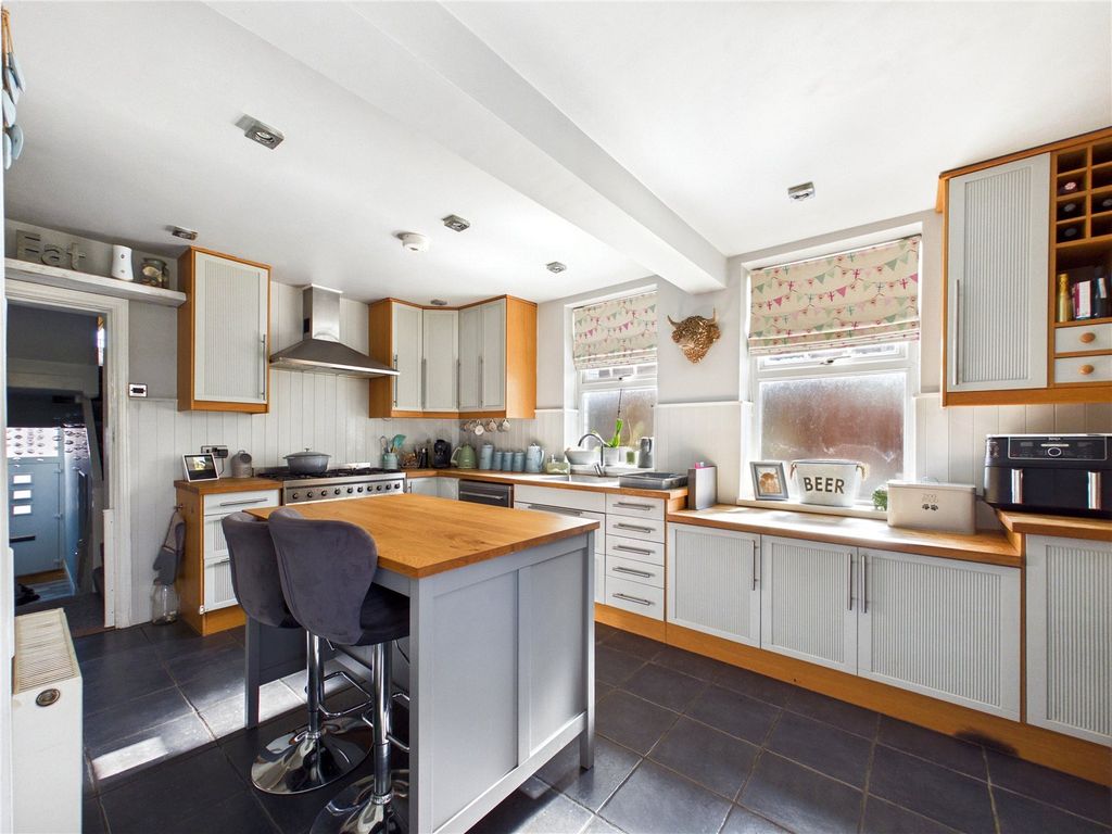 Property photo 2 of 25 Picture No. 16