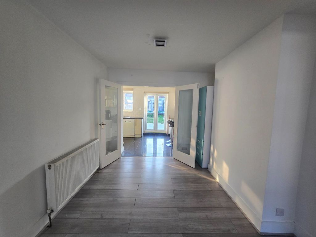Property photo 3 of 12 4426792