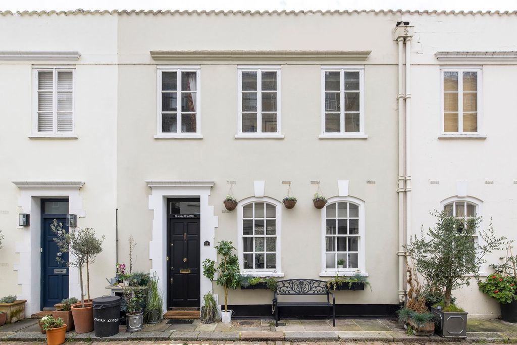 Property photo 2 of 17 Exterior