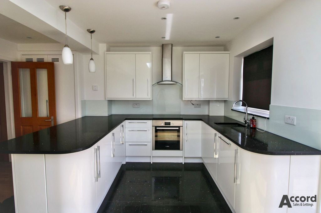 Property photo 2 of 11 Kitchen