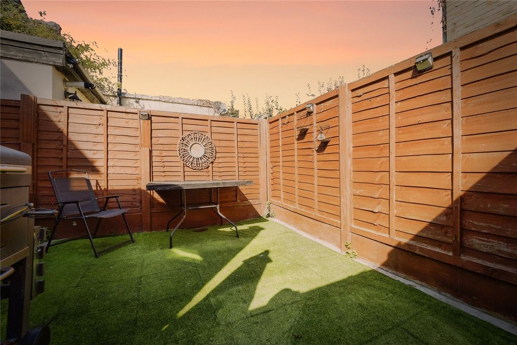Property photo 2 of 19 Picture No. 22