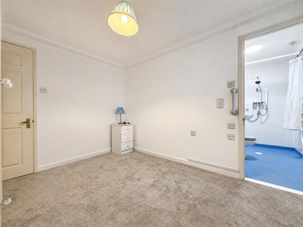 Property photo 3 of 10 Bedroom.Png