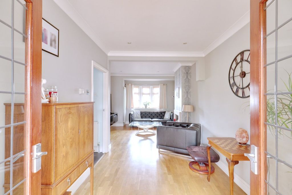 Property photo 2 of 26